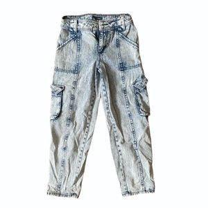 baggy jeans with cargo pockets